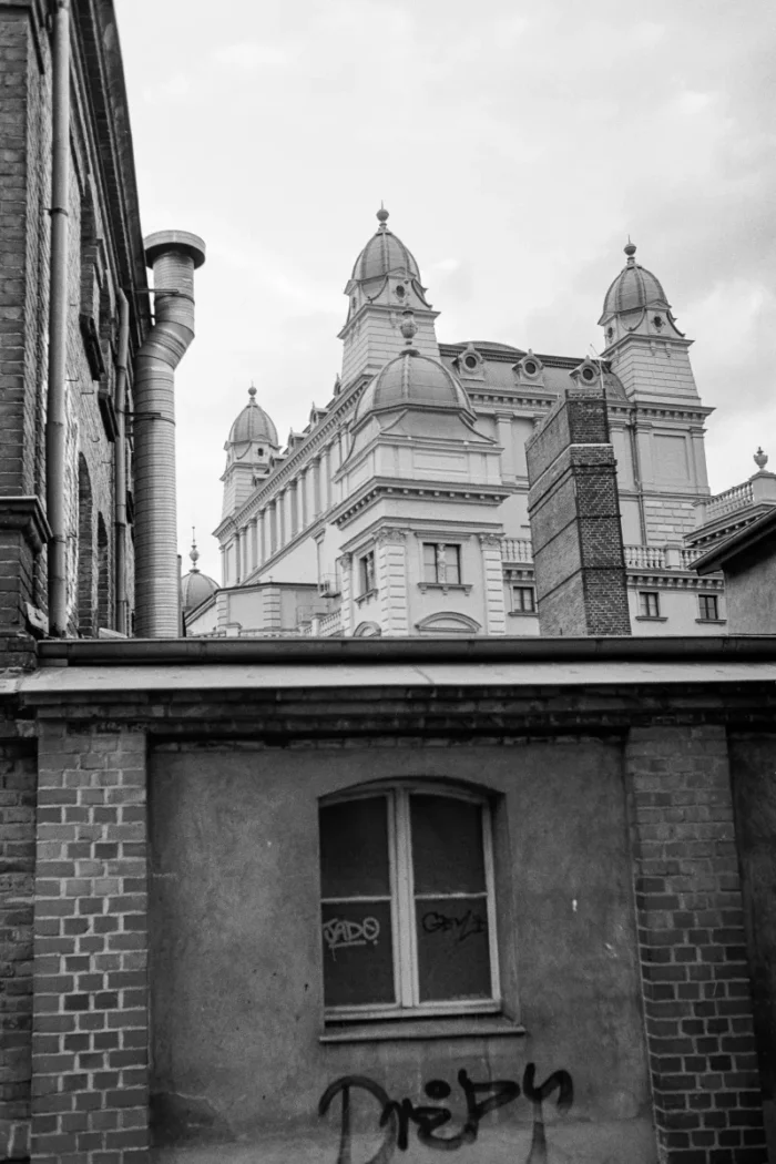 Schwerin Exa1b IlfordFP4plus D76 Can 004