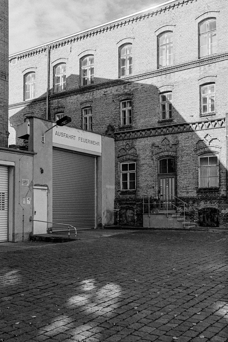Wismar Exa1b Kentmere200 D76 Can 003