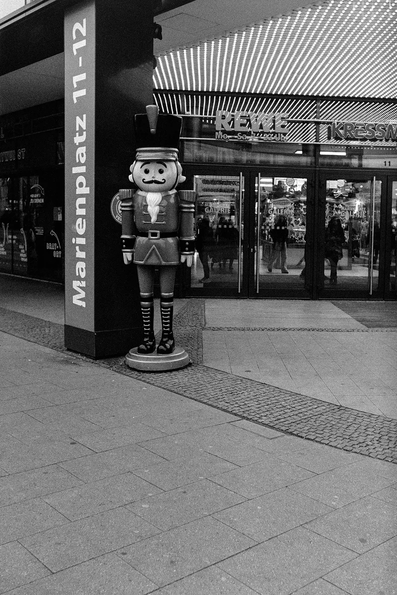 Schwerin Exa1b Kentmere400 XT3 Can 011